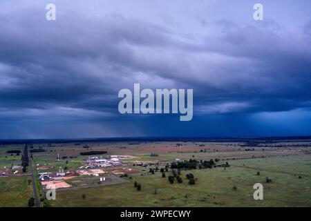 Aerea di Wallumbilla gas Hub, un importante hub per Coal Seam gas vicino alla città rurale e località nella regione di Maranoa, Queensland, Australia Foto Stock