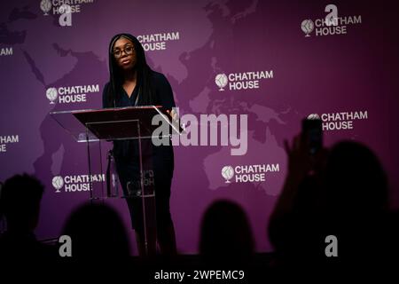 La segretaria d'affari Kemi Badenoch tiene il suo discorso di apertura alla Chatham House 2024 Global Trade Conference di Londra. Data foto: Giovedì 7 marzo 2024. Foto Stock