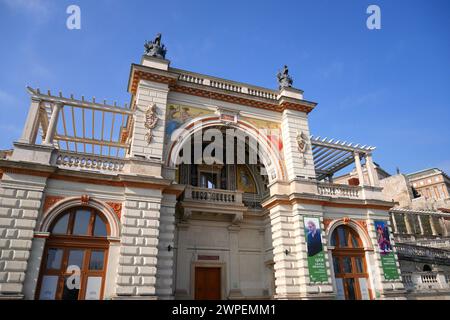 Il Bazar Várkert restaurato, il giardino del castello, il quartiere del castello, Buda, Budapest, Ungheria Foto Stock