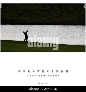 Pechino, la provincia cinese di Hainan. 7 marzo 2024. Yin Ruoning of China gioca un tiro durante il primo round del torneo di golf Blue Bay LPGA a Lingshui, nella provincia cinese di Hainan, 7 marzo 2024. Crediti: Yang Guanyu/Xinhua/Alamy Live News Foto Stock