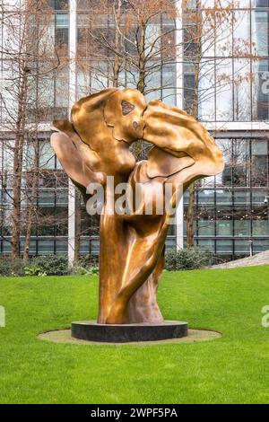 Fortuna, scultura in bronzo bz Helaine Blumenfeld OBE in Jubilee Gardens, Canary Wharf, Londra, Inghilterra, Regno Unito Foto Stock