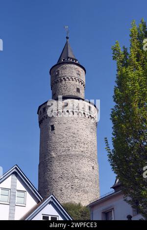 Hexenturm bergfried in der Altstadt von Idstein ist viel besuchter Besichtigungsort. La torre delle streghe bergfried, nella città vecchia di Idstein, è molto popolare Foto Stock
