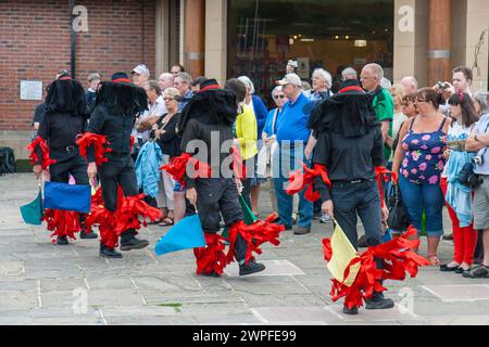 The Flag and Bone Gang alla Whitby Folk Week Foto Stock