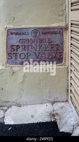 Melbourne, Australia, febbraio 2018 - Un cartello con la valvola di arresto sprinkler sull'edificio del Victoria Market a Melbourne, Australia Foto Stock