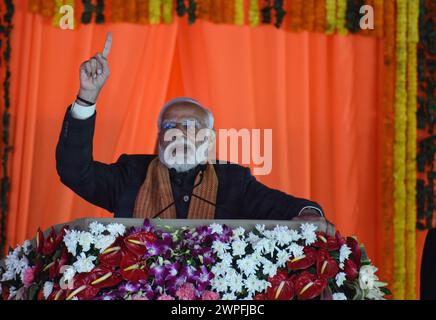 Srinagar, India. 7 marzo 2024. Il primo ministro indiano, Narendra modi, parla durante la sua visita di lavoro a Srinagar per annunciare i 9 Proyects del Ministero del Turismo sotto lo schema Swadesh Darshan e Prashad allo stadio Bakshi. Questa è la prima visita di modi nella regione himalayana dopo l'abrogazione dell'articolo 370. Il 7 marzo 2024 a Srinagar, India. (Immagine di credito: © Firdous Nazir/eyepix via ZUMA Press Wire) SOLO PER USO EDITORIALE! Non per USO commerciale! Foto Stock