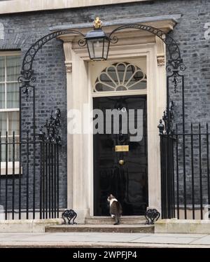 Londra, Regno Unito. 6 marzo 2024. Larry il gatto fuori dal numero 10 di Downing Street nel giorno del budget. Budget Day, Downing Street, Westminster, Londra, il 6 marzo, 2024. credito: Paul Marriott/Alamy Live News Foto Stock