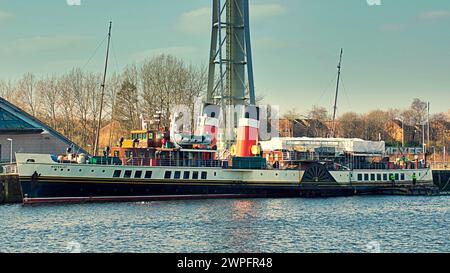 Glasgow, Scozia, Regno Unito. 7 marzo 2024: Regno Unito Meteo: Soleggiato in città ha visto gente del posto e turisti sulle strade del centro città. Il Waverley che si crogiola al sole. Credit Gerard Ferry/Alamy Live News Foto Stock