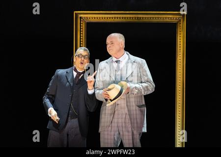 l-r: Roderick Williams (il direttore dell'hotel), Mark le Brocq (Gustav von Aschenbach) in DEATH in VENICE di Benjamin Britten al Welsh National Opera, Wales Millennium Centre, Cardiff 07/03/2024 direttore: Leo Hussain design: Nicola Turner illuminazione: Robbie Butler video design: Sam Sharples consulente del circo: Tom rack progettista e consulente del circo: Firenze Guidi regista: Olivia Fuchs Foto Stock