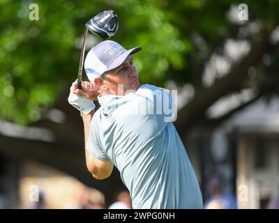 Orlando, Florida, Stati Uniti. 7 marzo 2024. Brandon Todd 1° tee durante il primo round dell'Arnold Palmer Invitational presentato da Mastercard tenutosi all'Arnold Palmer's Bay Hill Club & Lodge di Orlando, Florida. Romeo T Guzman/CSM/Alamy Live News Foto Stock