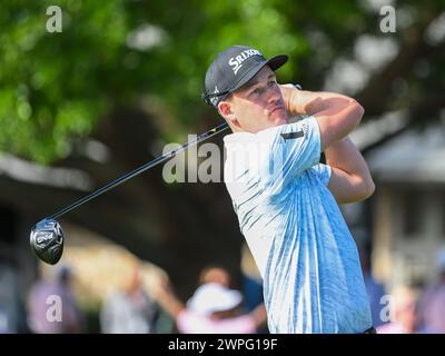 Orlando, Florida, Stati Uniti. 7 marzo 2024. Andrew Putnam sul primo tee durante il primo round dell'Arnold Palmer Invitational presentato da Mastercard tenutosi all'Arnold Palmer's Bay Hill Club & Lodge di Orlando, Florida. Romeo T Guzman/CSM/Alamy Live News Foto Stock