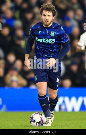 Leeds, Regno Unito. 5 marzo 2024. Ben Pearson di Stoke City durante la partita del Leeds United FC contro Stoke City FC per il titolo EFL a Elland Road, Leeds, Inghilterra, Regno Unito il 5 marzo 2024 Credit: Every Second Media/Alamy Live News Foto Stock