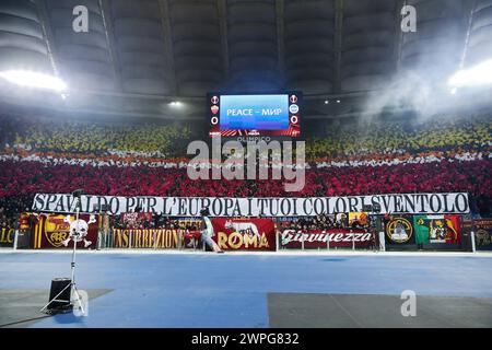 Roma, Italie. 7 marzo 2024. Tifosi della Roma in curva Sud durante la UEFA Europa League, turno 16, partita di calcio di 1a tappa tra AS Roma e Brighton & Hove Albion FC il 7 marzo 2024 allo Stadio Olimpico di Roma, Italia - foto Federico Proietti/DPPI Credit: DPPI Media/Alamy Live News Foto Stock