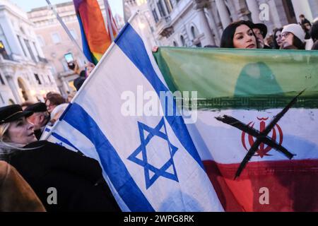 Attivista opposizione donne iraniane alla manifestazione in solidariet&#xe0; e per denunciare la grande indifferenza e silenzio verso le donne ebree e israeliane violentate nell'attacco di Hamas del 7 ottobre contro Israele e richiedere il rilascio degli ostaggi ancora detenuti che si &#xe8; tenuta in Piazza SS Apostoli a Roma, Gioved&#xec;, 07 marzo 2024 (foto Mauro Scrobogna/LaPresse) attivista femminile iraniana alla manifestazione in solidarietà per denunciare la grande indifferenza e il silenzio verso le donne ebree e israeliane stuprate nell'attacco di Hamas del 7 ottobre contro Israele An Foto Stock