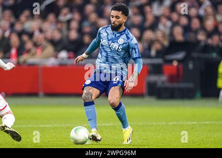 Amsterdam, Paesi Bassi. 7 marzo 2024. AMSTERDAM, PAESI BASSI - 7 MARZO: Douglas Luiz dell'Aston Villa FC dribbles durante la partita di play-off della UEFA Europa Conference League tra AFC Ajax e Aston Villa FC alla Johan Cruijff Arena il 7 marzo 2024 ad Amsterdam, Paesi Bassi. (Foto di Joris Verwijst/Orange Pictures) credito: Orange Pics BV/Alamy Live News Foto Stock