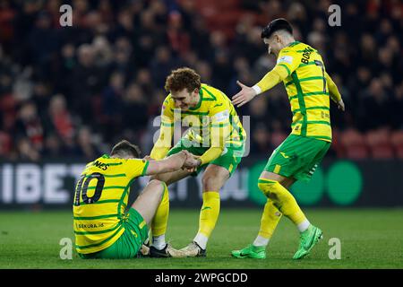 Ashley Barnes di Norwich City festeggia con Josh Sargent e Borja Sainz dopo aver segnato durante la partita del campionato Sky Bet tra Middlesbrough e Norwich City al Riverside Stadium di Middlesbrough mercoledì 6 marzo 2024. (Foto: Mark Fletcher | mi News) crediti: MI News & Sport /Alamy Live News Foto Stock