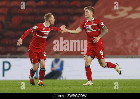 Lewis o'Brien e Riley McGree di Middlesbrough festeggiano dopo il loro primo gol durante la partita del titolo Sky Bet tra Middlesbrough e Norwich City al Riverside Stadium di Middlesbrough, mercoledì 6 marzo 2024. (Foto: Mark Fletcher | mi News) crediti: MI News & Sport /Alamy Live News Foto Stock