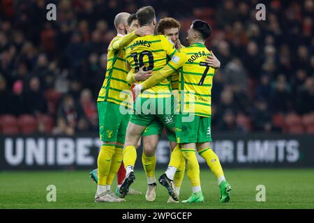 Ashley Barnes di Norwich City festeggia con Josh Sargent e Borja Sainz dopo aver segnato durante la partita del campionato Sky Bet tra Middlesbrough e Norwich City al Riverside Stadium di Middlesbrough mercoledì 6 marzo 2024. (Foto: Mark Fletcher | mi News) crediti: MI News & Sport /Alamy Live News Foto Stock