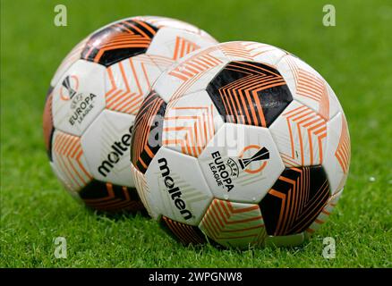 Milano, Italia. 7 marzo 2024. I palloni da partita di Molten sono pronti per la partita di UEFA Europa League tra il Milan e lo Slavia Praga al San Siro di Milano. (Photo Credit: Gonzales Photo/Alamy Live News Foto Stock