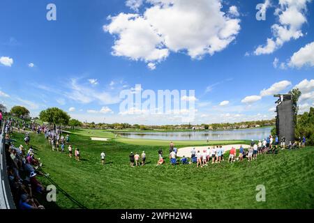 Orlando, Florida, Stati Uniti. 7 marzo 2024. Ampia vista della 6a buca durante il primo round dell'Arnold Palmer Invitational presentato da Mastercard presso l'Arnold Palmer's Bay Hill Club & Lodge di Orlando, Florida. Romeo T Guzman/CSM/Alamy Live News Foto Stock