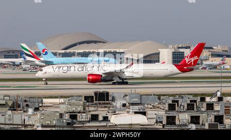 G-VDOT Virgin Atlantic Airbus A350-1041 Aeroporto Internazionale di Los Angeles LAX / KLAX Los Angeles, Kalifornien, USA, Vereinigte Staaten von Amerika, 17.02.2024 *** G VDOT Virgin Atlantic Airbus A350 1041 presso l'Aeroporto Internazionale di Los Angeles LAX KLAX Los Angeles, California, USA, Stati Uniti d'America, 17 02 2024 Foto Stock