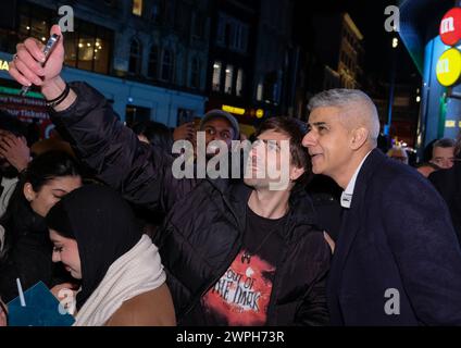 Londra, Regno Unito, 7 marzo 2024. Il sindaco di Londra, Sadiq Khan accende le luci del Ramadan nel West End, prima del mese sacro islamico del digiuno. Credito: Fotografia dell'undicesima ora/Alamy Live News Foto Stock