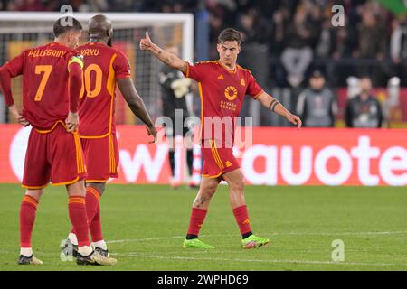 Stadio Olimpico, Roma, Italia. 7 marzo 2024. Europa League, Round of 16 Football; Roma contro Brighton e Hove Albion; Paulo Dybala dell'AS Roma festeggia dopo aver segnato il gol per 1-0 al 13° minuto Credit: Action Plus Sports/Alamy Live News Foto Stock