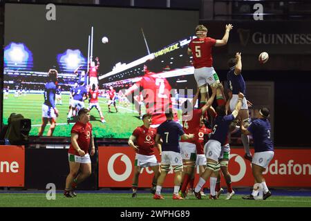 Cardiff, Regno Unito. 7 marzo 2024. Una vista generale di una linea. Partita del campionato U20 sei Nazioni 2024, Galles U20 contro Francia U20 al Cardiff Arms Park di Cardiff giovedì 7 marzo 2024. foto di Andrew Orchard/Andrew Orchard Sports Photography/ Alamy Live News Credit: Andrew Orchard Sports Photography/Alamy Live News Foto Stock