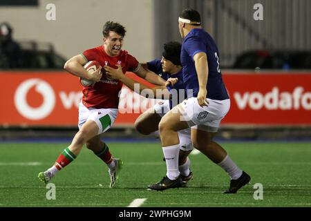 Cardiff, Regno Unito. 7 marzo 2024. Harri Ackerman degli U20 del Galles fa una pausa presto. Partita del campionato U20 sei Nazioni 2024, Galles U20 contro Francia U20 al Cardiff Arms Park di Cardiff giovedì 7 marzo 2024. foto di Andrew Orchard/Andrew Orchard Sports Photography/ Alamy Live News Credit: Andrew Orchard Sports Photography/Alamy Live News Foto Stock