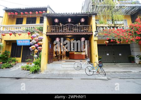 Splendidi edifici antichi nella città vecchia di Hoi An, Vietnam. Foto Stock