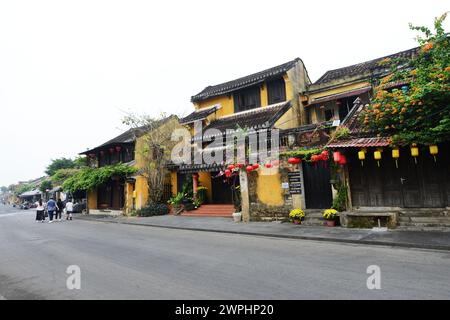 Splendidi edifici antichi nella città vecchia di Hoi An, Vietnam. Foto Stock