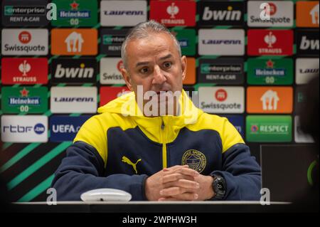 Bruxelles, Belgio. 8 marzo 2024. Fenerbahce Coach Ismail Kartal durante la conferenza stampa dopo la UEFA Europa Conference League Round of 16, partita di 1a tappa tra R. Union Saint-Gilloise e Fenerbahce SK allo stadio RSC Anderlecht di Bruxelles, Belgio il 7 marzo 2024 (foto di Andrew SURMA/ credito: SIPA USA/Alamy Live News Foto Stock