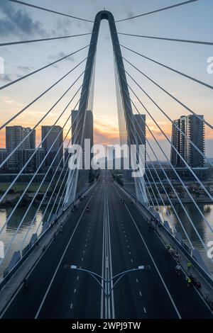 8 febbraio 2023: Ponte BA Son collega il Distretto 2 e il Distretto 1 di HCMC, Vietnam Foto Stock