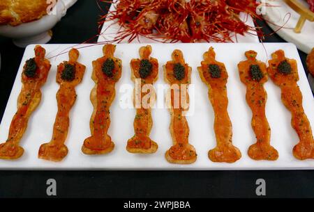 Los Angeles, Stati Uniti. 7 marzo 2024. Oscar al salmone selvatico dello chef stellato Wolfgang Puck, che servirà al ballo dei governatori dopo il gala Oscar. Credito: Barbara Munker/dpa/Alamy Live News Foto Stock