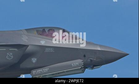SINGAPORE - 6 MARZO 2024: Caccia stealth F-35A Lightning II dell'USAF del 356th Expeditionary Fighter Squadron (Green Demons) Foto Stock