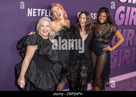 New York, Stati Uniti. 7 marzo 2024. Paula Pell, Busy Philipps, Sara Bareilles e Renee Elise Goldsberry partecipano alla terza stagione di Netflix ''Girls5eva' al Paris Theater di New York, USA, il 7 marzo 2024. (Foto di Thenews2/NurPhoto) crediti: NurPhoto SRL/Alamy Live News Foto Stock