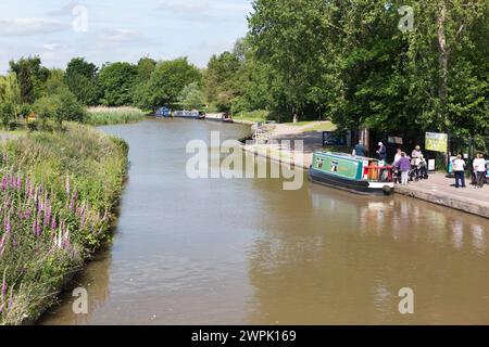 UK, Cheshire, Trent e Mersey Canal, canale vicino alla seggiovia Anderton. Foto Stock