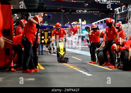 Jeddah, Arabie Saoudite. 7 marzo 2024. Scuderia Ferrari, stand, pit Lane, durante il Gran Premio saudita di Formula 1 STC 2024, 2° round del Campionato del mondo di Formula 1 2024 dal 7 al 9 marzo 2024 sul circuito di Jeddah Corniche, a Jeddah, Arabia Saudita - DPPI Credit: DPPI Media/Alamy Live News Foto Stock