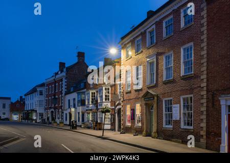 High Street all'alba, Shipston on Stour, Warwickshire, Inghilterra Foto Stock