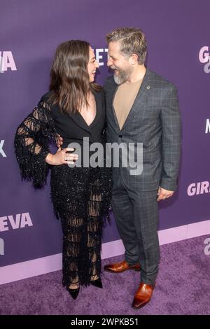 New York, Stati Uniti. 7 marzo 2024. (L-R) Sara Bareilles e Joe Tippett partecipano alla terza stagione di Netflix "Girls5eva" al Paris Theater di New York. (Foto di Ron Adar/SOPA Images/Sipa USA) credito: SIPA USA/Alamy Live News Foto Stock