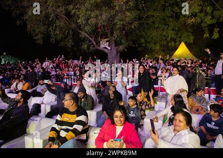 Nuova Delhi, India. 8 marzo 2024. NUOVA DELHI, INDIA - 4 MARZO: La folla si esibisce con il cantante Javed Ali durante un concerto organizzato dal Delhi Tourism presso la Sunder Nursery, il 4 marzo 2024 a nuova Delhi, India. (Foto di Raajessh Kashyap/Hindustan Times/Sipa USA ) crediti: SIPA USA/Alamy Live News Foto Stock