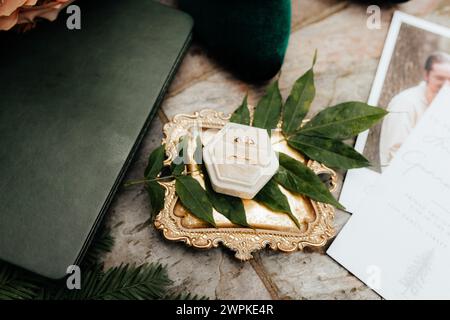 Dettagli della cerimonia nuziale il giorno del matrimonio Foto Stock