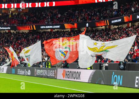 Lisbona, Portogallo. 7 marzo 2024. Bandiere viste durante la partita di UEFA Europa League 2023/24 tra Benfica e Raners all'Estadio do Sport Lisboa e Benfica. Punteggio finale; Benfica 2 - 2 Rangers. Credito: SOPA Images Limited/Alamy Live News Foto Stock