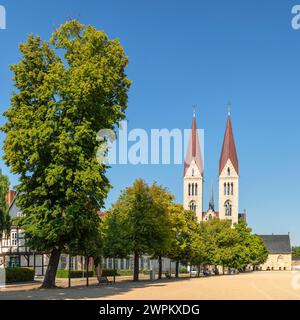 Piazza della Cattedrale con la Cattedrale di San Stephanus e Sixtus, Halberstadt, Harz, Sassonia-Anhalt, Germania, Europa Foto Stock