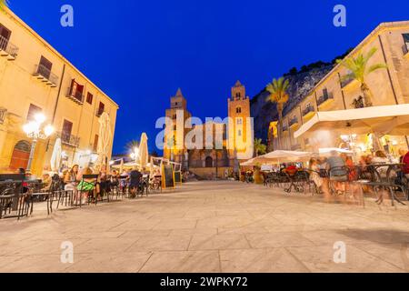 Cattedrale di Cefalù, basilica cattolica romana, stile architettonico normanno, patrimonio dell'umanità dell'UNESCO, provincia di Palermo, Sicilia, Italia Foto Stock