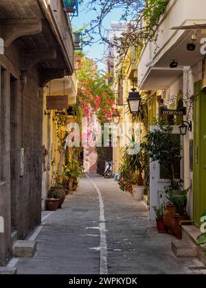 Via del centro storico, città di Rethymno, regione di Rethymno, Creta, Isole greche, Grecia, Europa Foto Stock