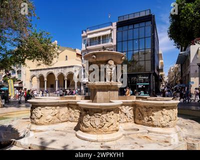 Fontana Morosini in Piazza del Leone, città di Heraklion, Creta, isole greche, Grecia, Europa Foto Stock