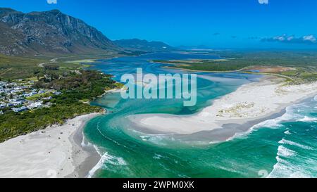 Aerial of the Klein River Lagoon, Hermanus, Western Cape Province, Sudafrica, Africa Copyright: MichaelxRunkel 1184-9985 Foto Stock