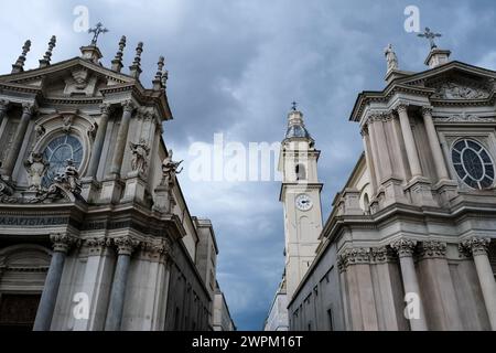 Vista delle chiese cattoliche romane di Santa Cristina e San Carlo in stile barocco di fronte a Piazza San Carlo, Torino, Piemonte, Italia, Europa Foto Stock