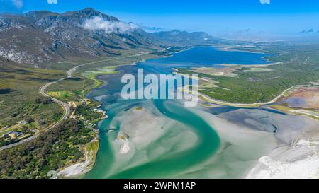 Aerial of the Klein River Lagoon, Hermanus, Western Cape Province, Sudafrica, Africa Copyright: MichaelxRunkel 1184-9990 Foto Stock