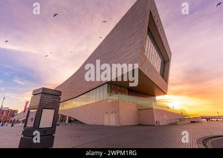 Veduta del Museum of Liverpool, Liverpool City Centre, Liverpool, Merseyside, Inghilterra, Regno Unito, Europa Foto Stock